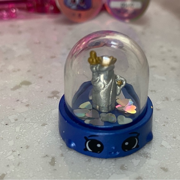 Ultra-Rare! Limited Edition Shopkin Tiny NYC snowglobe shopkins - Picture 2 of 5